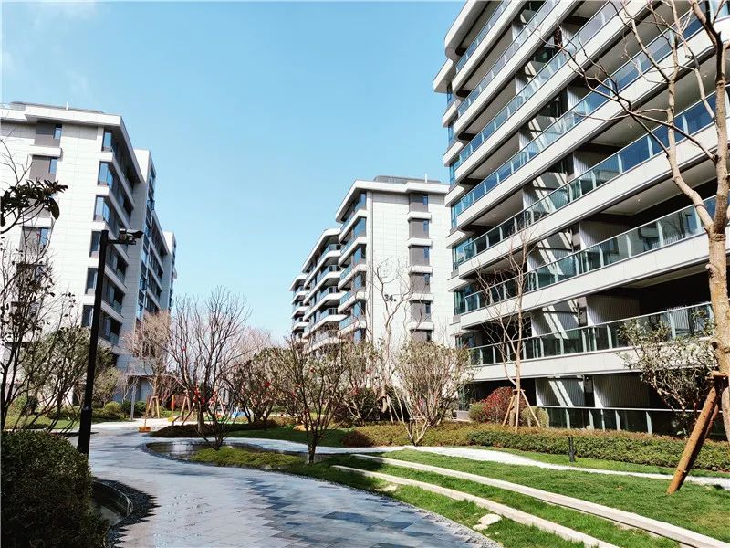 首付3万能买100㎡大房？昆明多个项目推特价房，有的单价不到7000元…休闲区蓝鸢梦想 - Www.slyday.coM