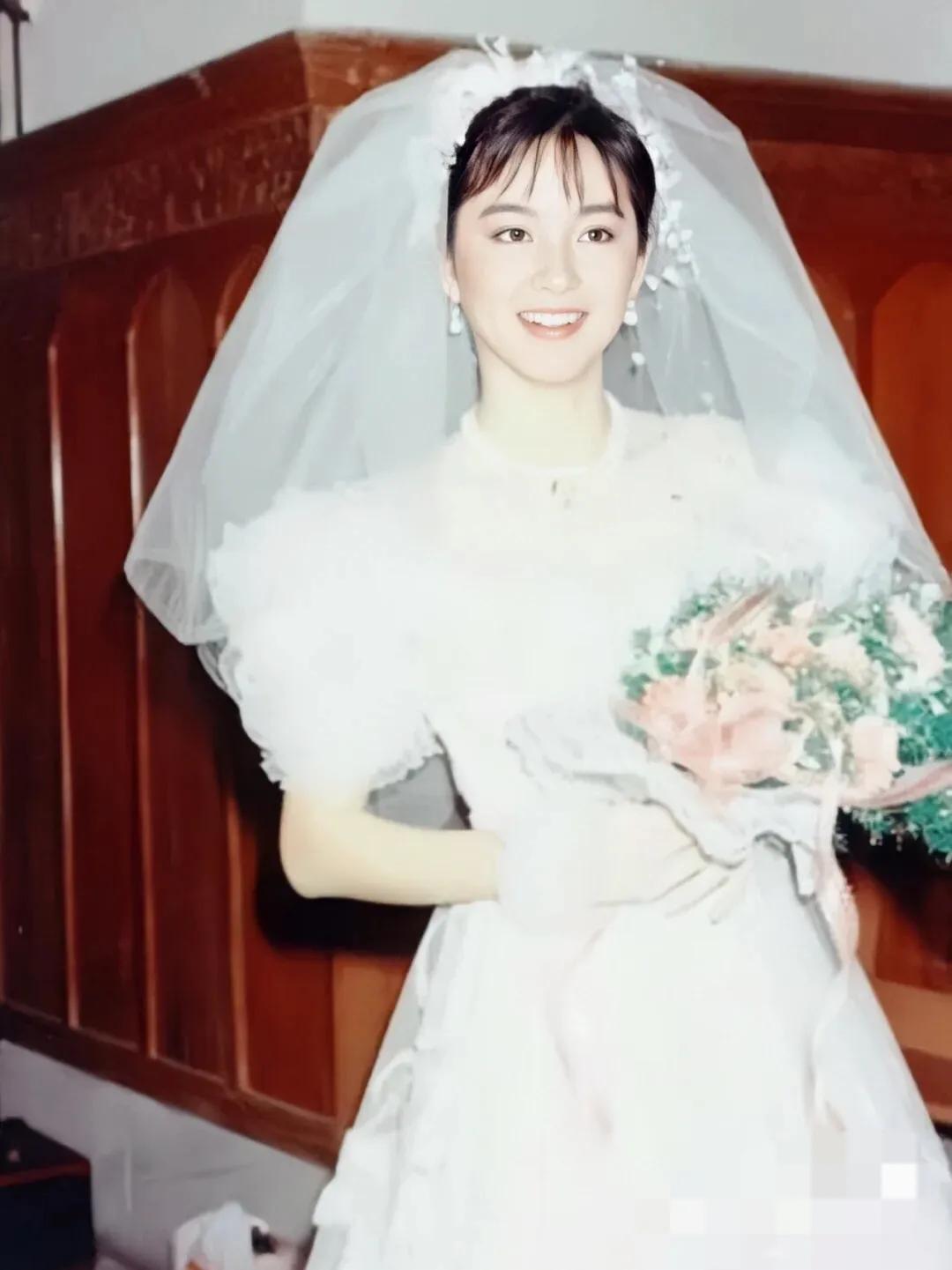 第二林青霞关之琳一直都是大美女,自然婚纱造型也不会不美.