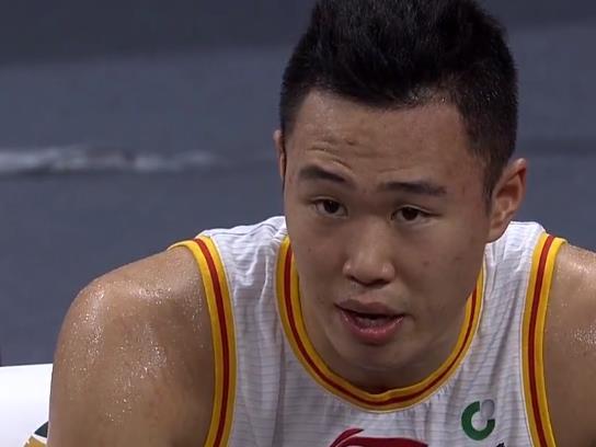 太拼了！任骏威17分钟犯满离场，富兰克林2节轰19+4，恭喜上海队休闲区蓝鸢梦想 - Www.slyday.coM