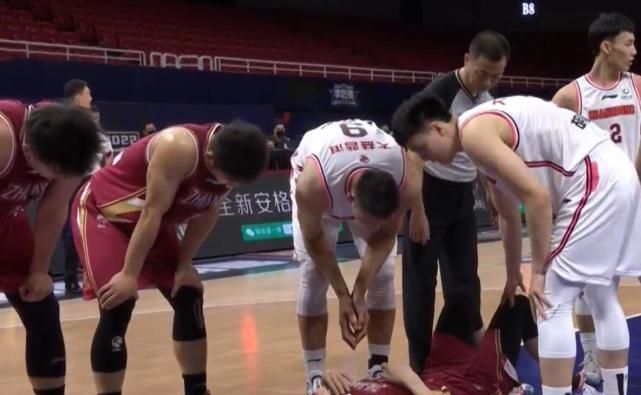 怎么能说这话！易建联肘击吴前后，谁注意周鹏：这是打大姚的脸呀休闲区蓝鸢梦想 - Www.slyday.coM