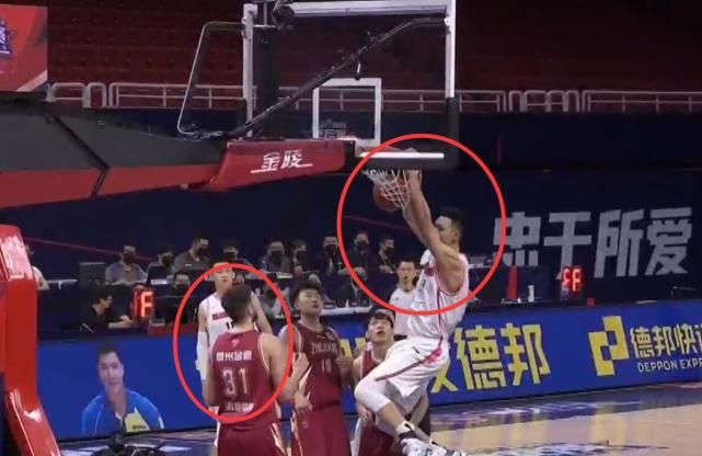 怎么能说这话！易建联肘击吴前后，谁注意周鹏：这是打大姚的脸呀休闲区蓝鸢梦想 - Www.slyday.coM