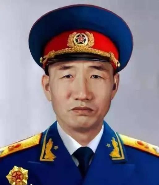 1937年开国元帅徐向前回乡探亲,老父不敢相认警惕问:老总你找谁__财经