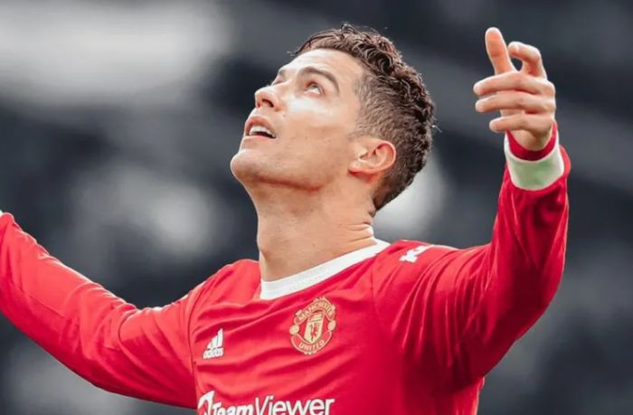 凌晨2点,曼联做出争议决定!C罗很无奈,球迷惋惜：球王恐成囚王休闲区蓝鸢梦想 - Www.slyday.coM