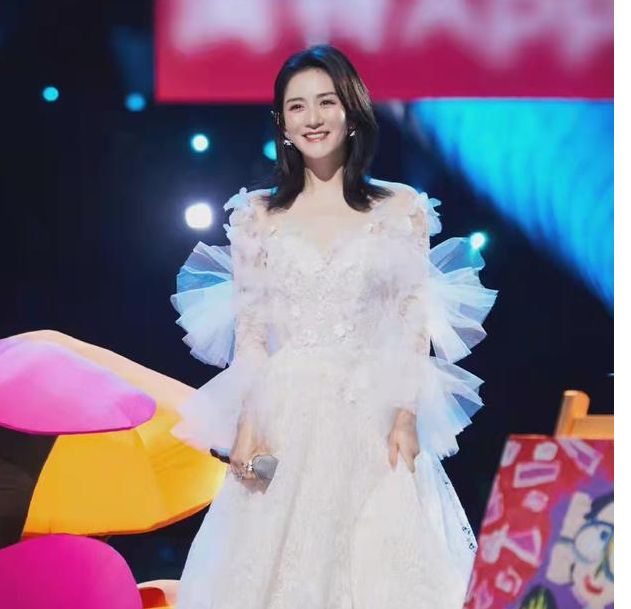 谢娜《浪姐3》路透,评论区翻车：不期待!路人缘这么差?休闲区蓝鸢梦想 - Www.slyday.coM