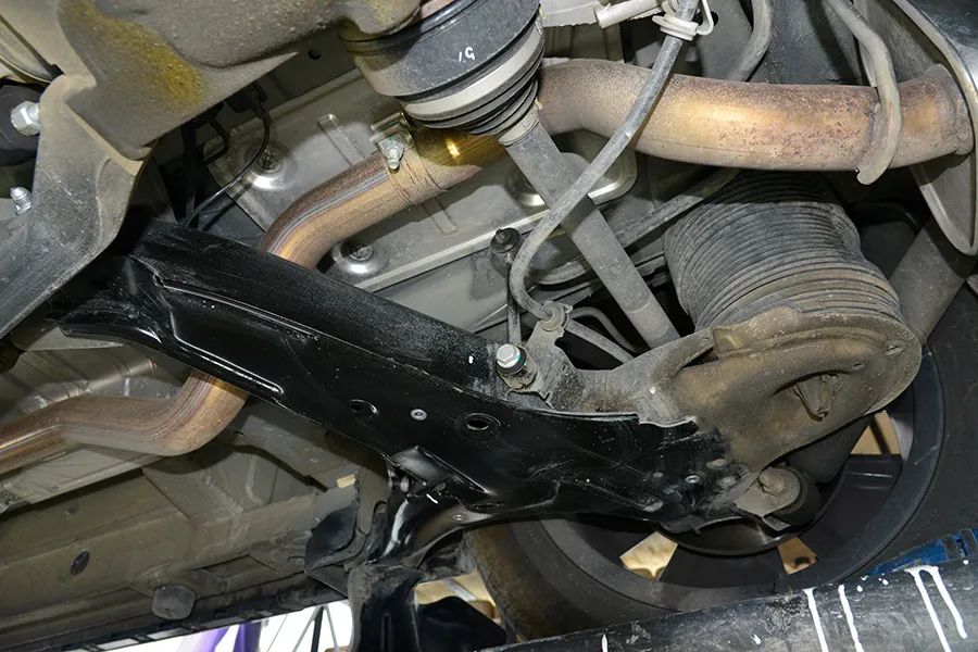 奔驰v:凹凸不平,难道因为是商用车而降低标准?-新浪汽车