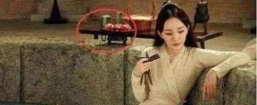 看一次笑一次的穿帮镜头,吴京的8倍镜,张蓝心拿东西非得秀美腿休闲区蓝鸢梦想 - Www.slyday.coM