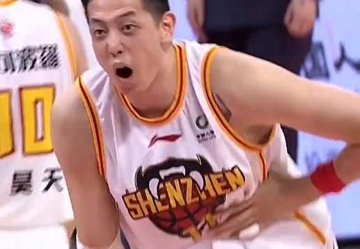 太拼了！任骏威17分钟犯满离场，富兰克林2节轰19+4，恭喜上海队休闲区蓝鸢梦想 - Www.slyday.coM