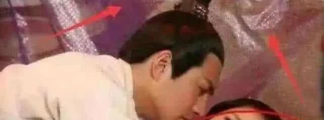 看一次笑一次的穿帮镜头,吴京的8倍镜,张蓝心拿东西非得秀美腿休闲区蓝鸢梦想 - Www.slyday.coM