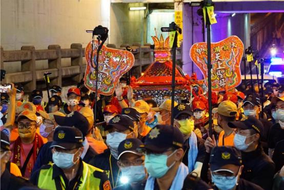 台媒大甲妈祖进香绕境活动昨晚发生冲突警方今天传唤统促党总裁张安乐