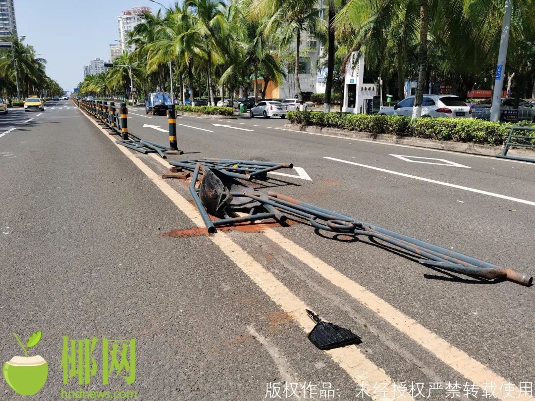 海口突发！沃尔沃越野车撞飞护栏，凯迪拉克轿车被砸中！现场视频→休闲区蓝鸢梦想 - Www.slyday.coM