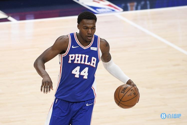 里德11分钟得到8分5板4断但有5次犯规 老里：他像马克西一样拼命休闲区蓝鸢梦想 - Www.slyday.coM