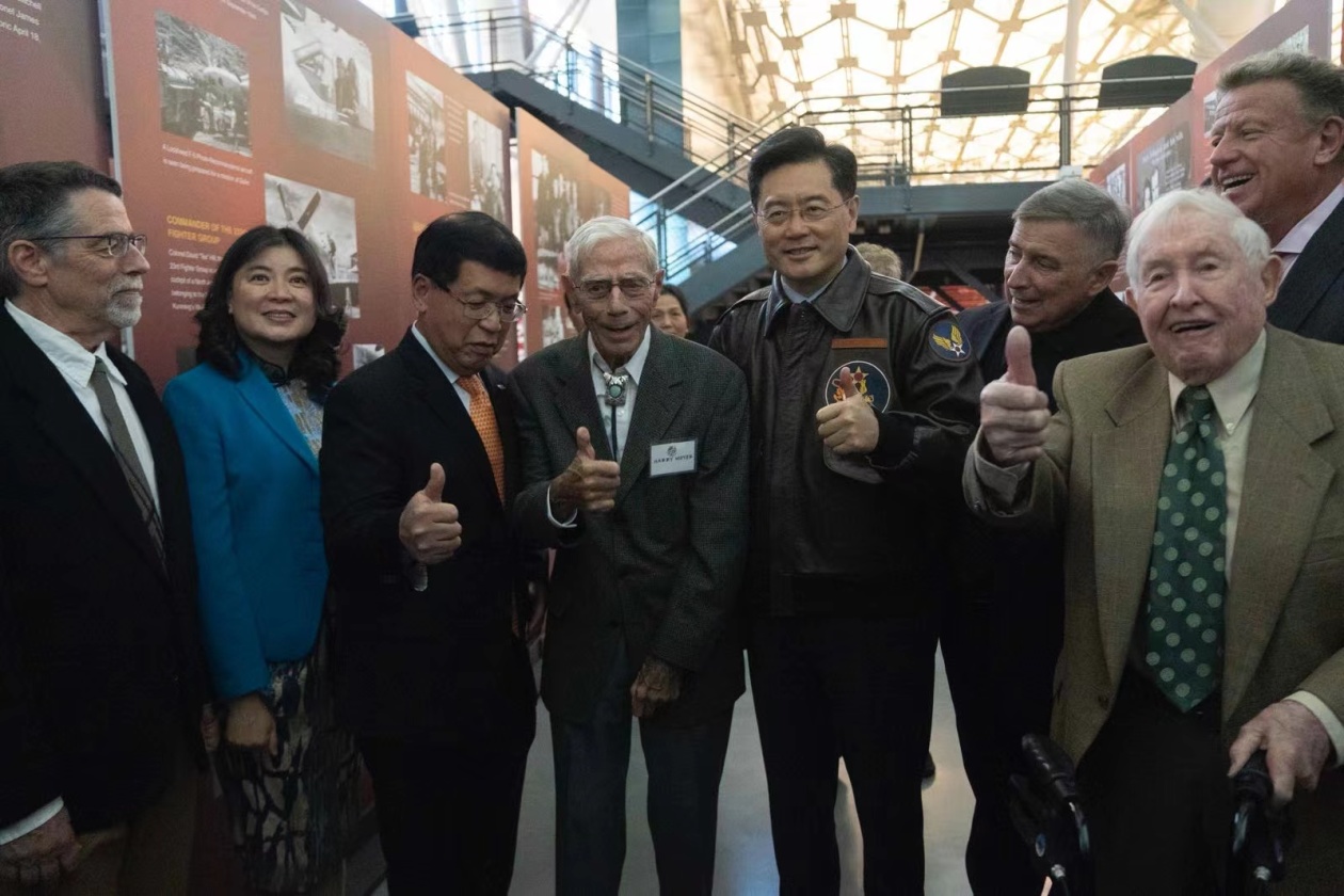 秦刚大使在“铭记英雄—纪念飞虎队80周年及二战时期美国援华空军历史图片展”上的讲话休闲区蓝鸢梦想 - Www.slyday.coM