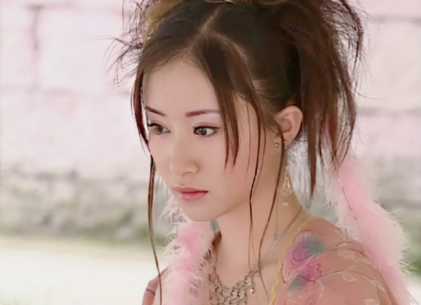 34岁舒畅学生制服似少女与刘亦菲梦幻联动一双长腿十分抢镜