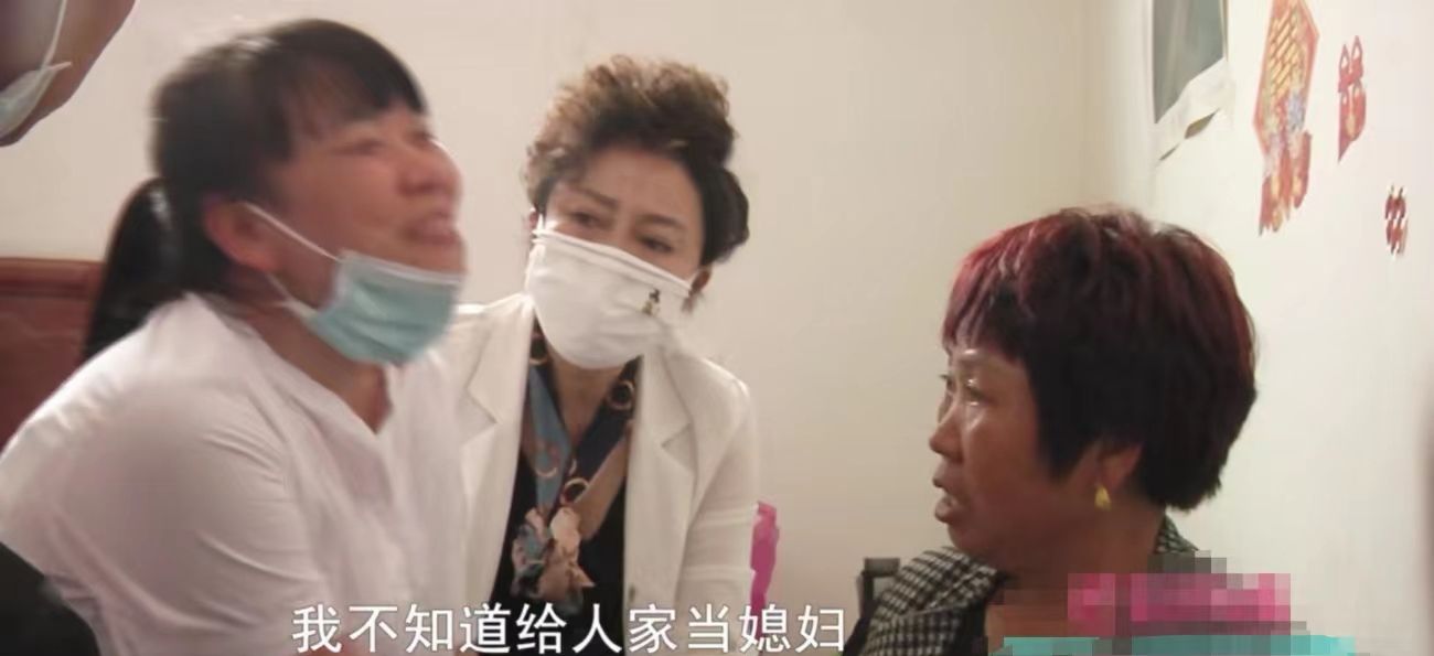 儿媳在短视频中骂婆婆,对方被惹怒上门打她,儿媳:赔10万买教训休闲区蓝鸢梦想 - Www.slyday.coM 儿媳在短视频中骂婆婆,对方被惹怒上门打她,儿媳:赔10万买教训休闲区蓝鸢梦想 - Www.slyday.coM