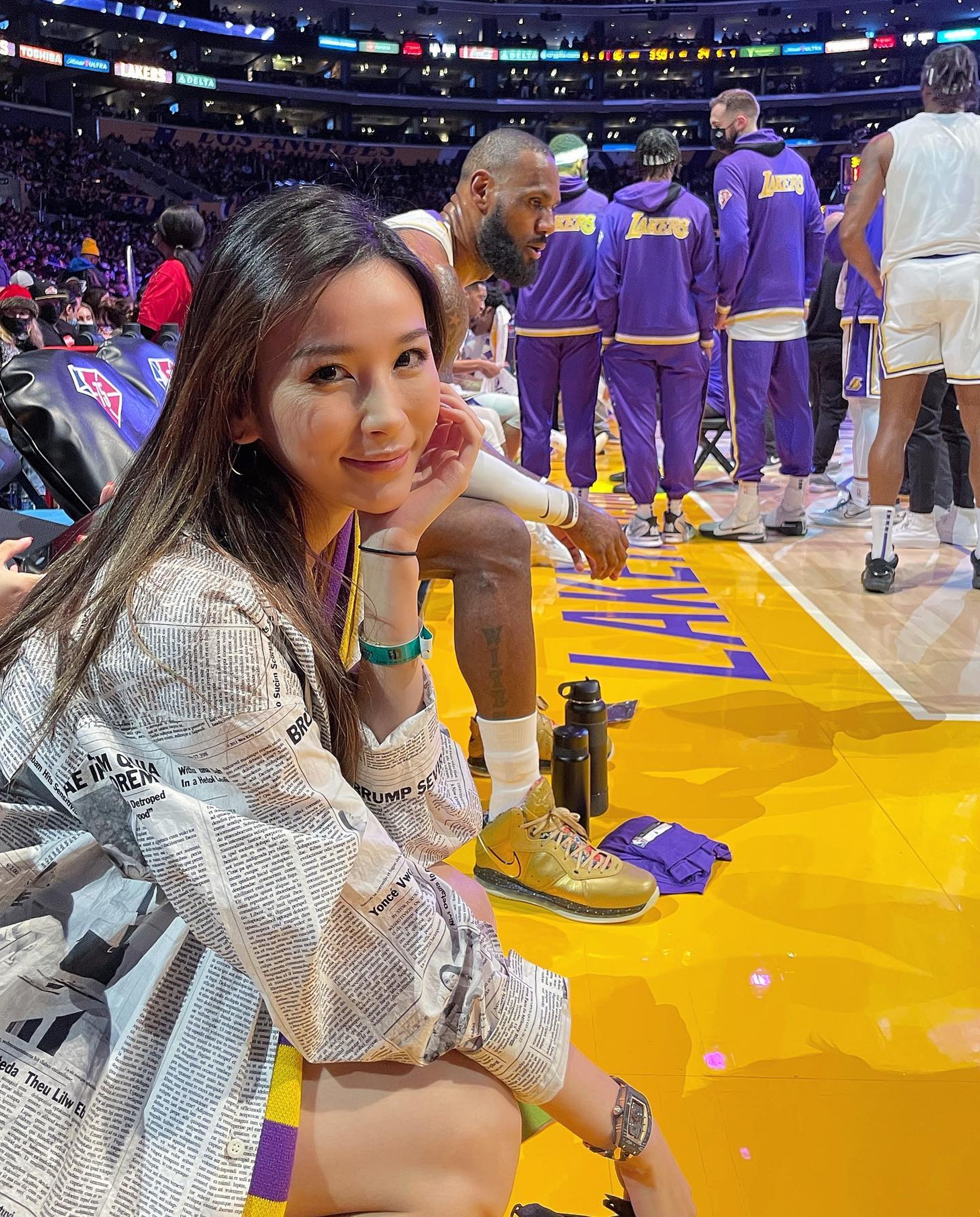 nba球星玩中国美女图片