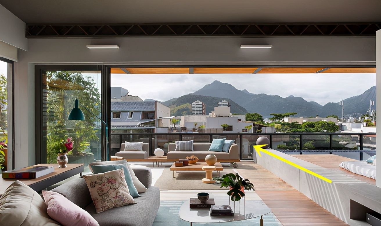 国外这么装阳台太牛了,瞬间多了置物台 休闲区,但网友:装不起__财经