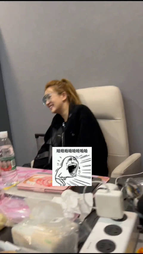 刘姜胜男之前被爆出轨于老师堂弟