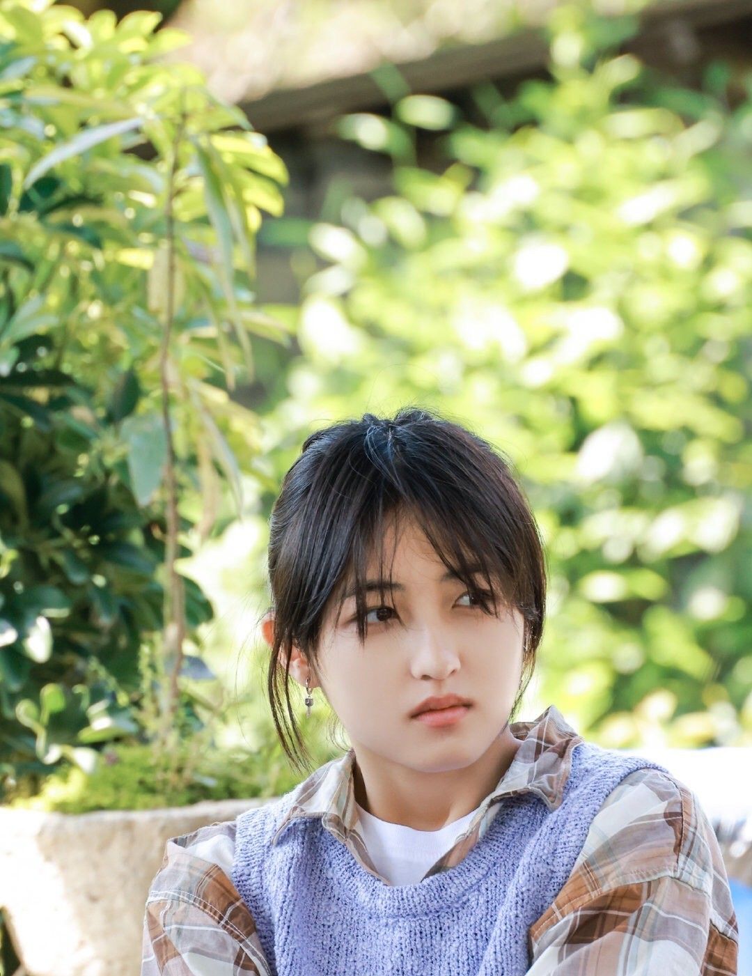 张子枫烫卷发太有女人味,张艺兴要秀肌肉-大恒文化