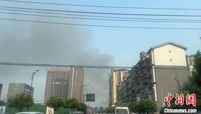 成都市新都区一仓库发生火灾 无人员伤亡休闲区蓝鸢梦想 - Www.slyday.coM