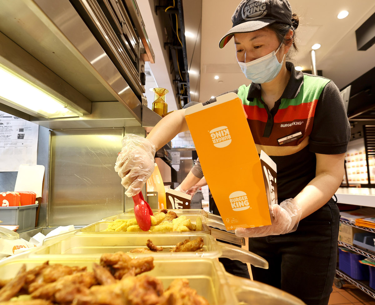 上海战疫丨上海部分商业网点恢复经营，保障人们物资需求休闲区蓝鸢梦想 - Www.slyday.coM