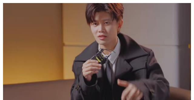 任嘉伦33岁生日，杨紫张睿留言祝福，《蓝焰突击》《请君》也动了休闲区蓝鸢梦想 - Www.slyday.coM