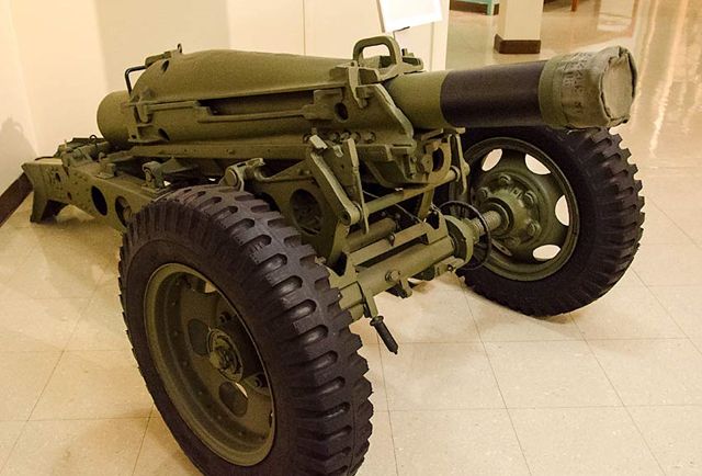 m98的弹药威力与105毫米榴弹炮差不多,火炮重量却只有后者的一半,1962