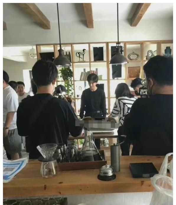 任嘉伦33岁生日，杨紫张睿留言祝福，《蓝焰突击》《请君》也动了休闲区蓝鸢梦想 - Www.slyday.coM