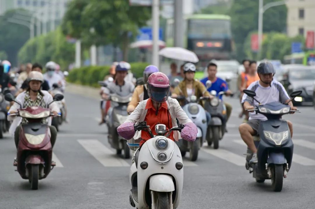 电动自行车头盔你戴对了吗