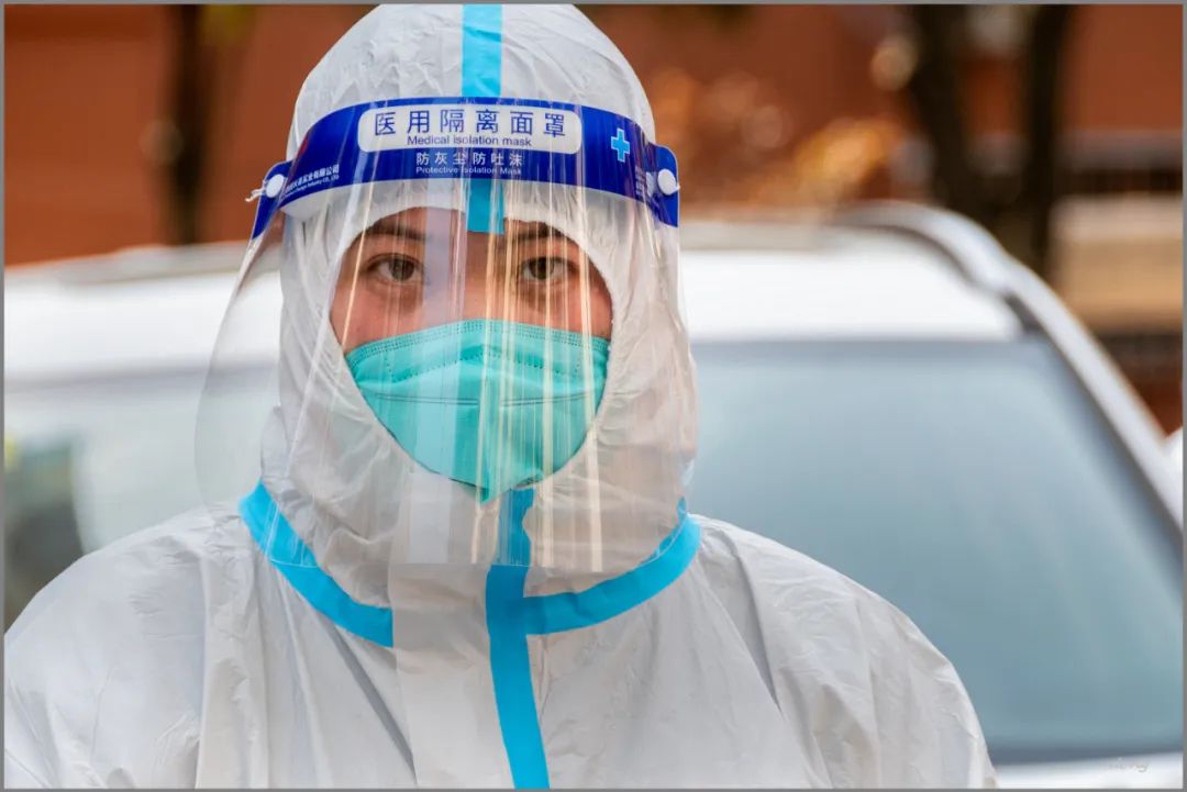 摄影记疫职工摄影家眼里的城市抗疫卫士