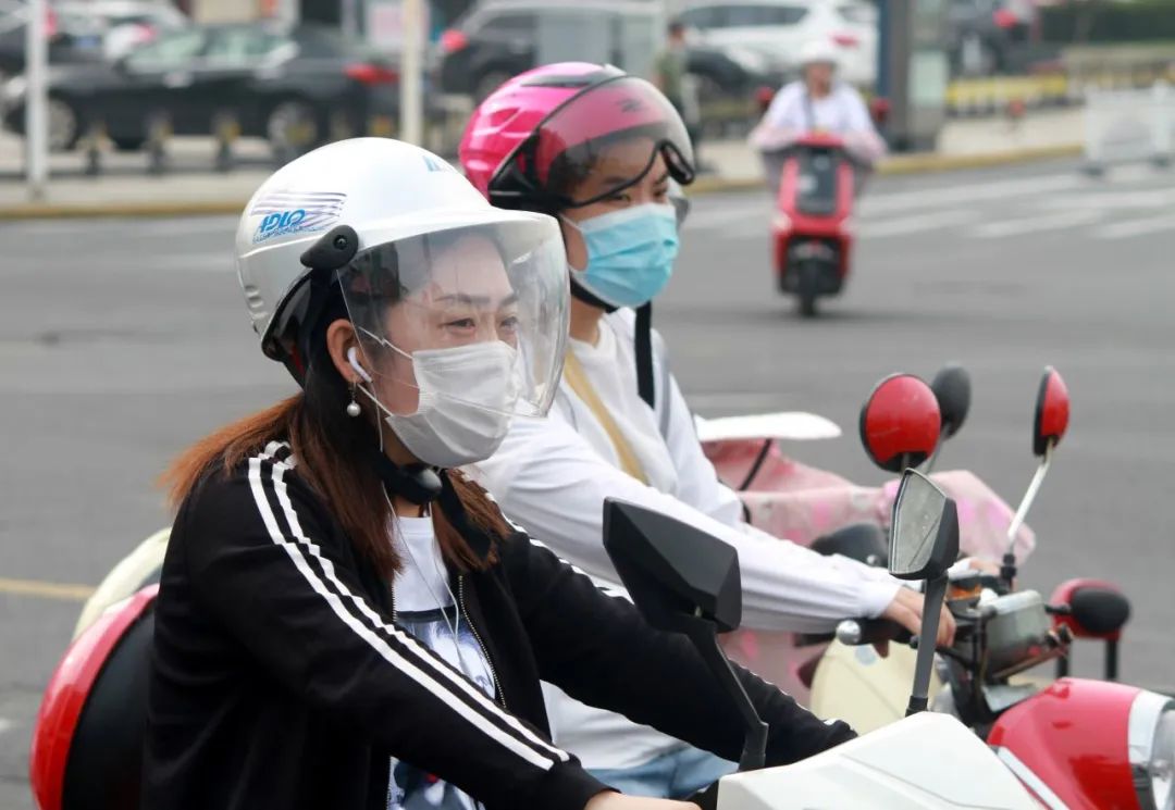 电动自行车头盔你戴对了吗