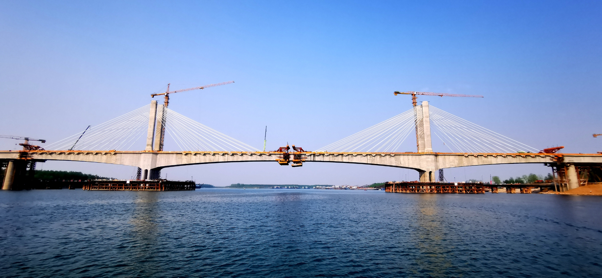 常益长高铁沅江特大桥全线贯通