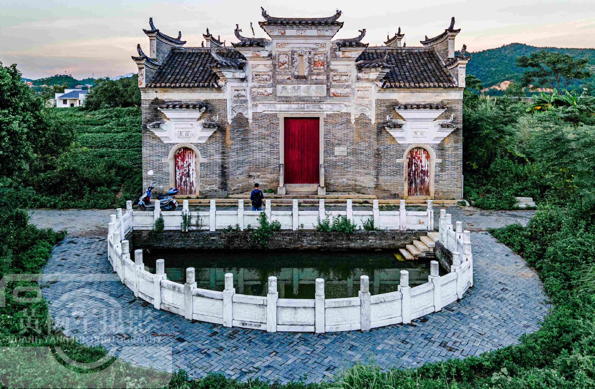 中国最大的客家人聚居地江西赣州,现存古祠堂5506座,地域文化浓山水