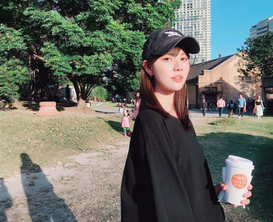 与selina分手后张轩睿曝新恋情女方年轻漂亮经纪人发声默认