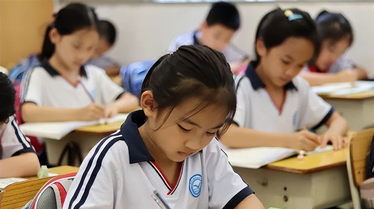 “双休制”被取消,中小学生周六也要正常上课?教育部给出回应