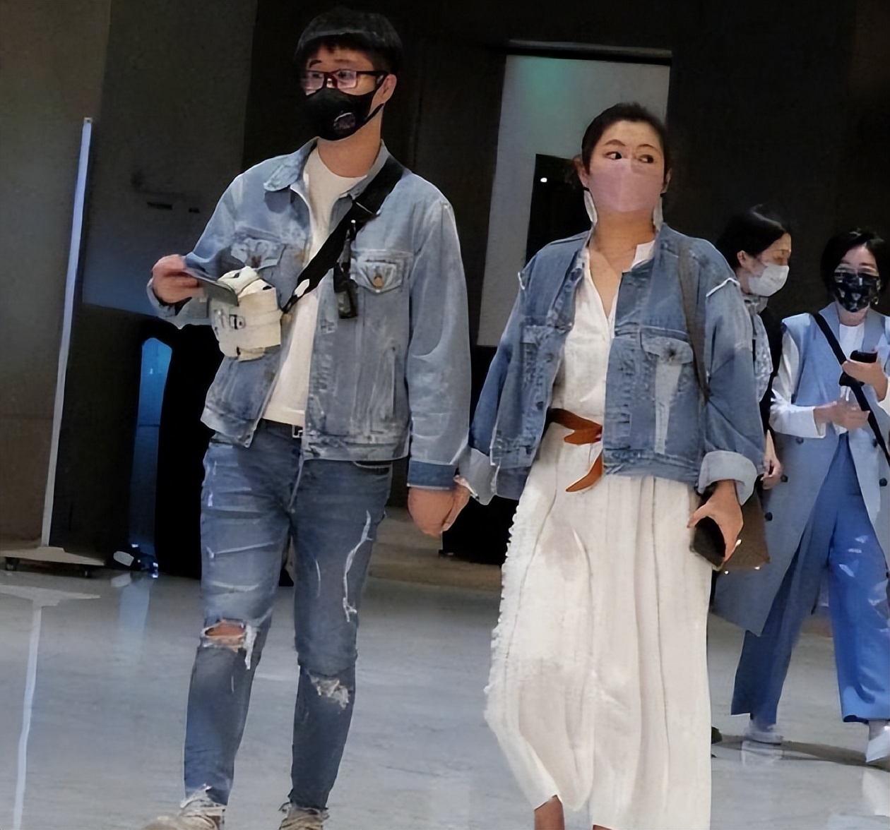 与selina分手后张轩睿曝新恋情女方年轻漂亮经纪人发声默认