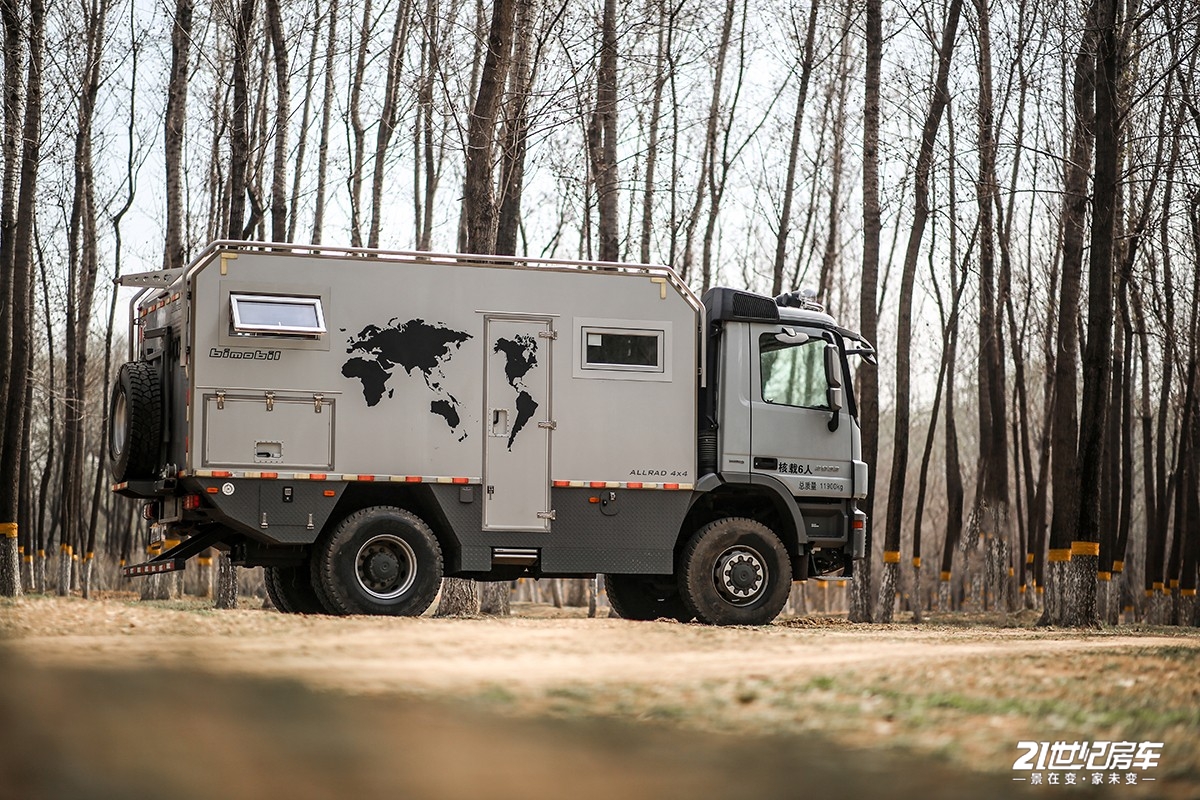 当年600多万的奔驰actros四驱重卡越野房车如今200多万就能买