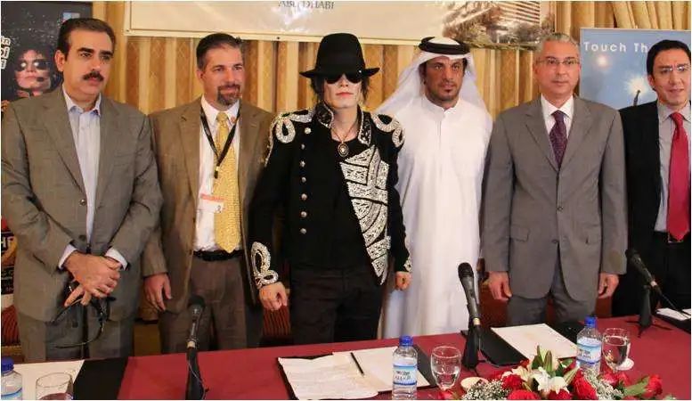 河南农村小伙因酷似杰克逊,而被好莱坞签约,走向巅峰成人生赢家休闲区蓝鸢梦想 - Www.slyday.coM 河南农村小伙因酷似杰克逊,而被好莱坞签约,走向巅峰成人生赢家休闲区蓝鸢梦想 - Www.slyday.coM