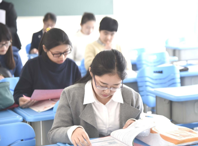 家庭条件一般的学生考师范还是学医？这些人回答出奇一致休闲区蓝鸢梦想 - Www.slyday.coM