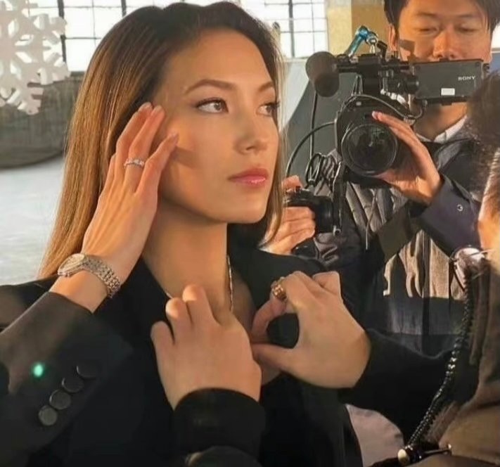 谷爱凌沉迷健身跑步，满头大汗自拍晒照！18岁身材火辣，皮肤紧致休闲区蓝鸢梦想 - Www.slyday.coM