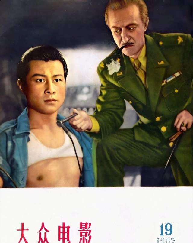 男神王心刚22张帅气照片欣赏穿军装威武戴眼镜儒雅侧颜最好看