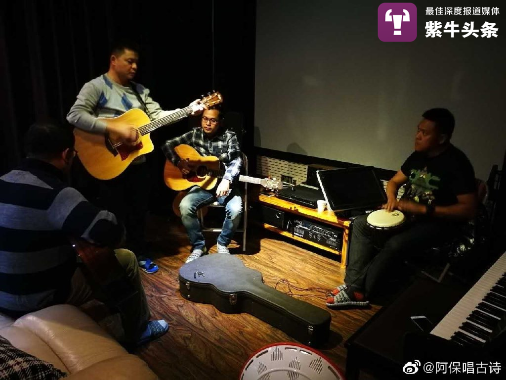 【紫牛头条】在海外教孩子唱中文古诗，他和女儿吟唱的《静夜思》让人听了落泪休闲区蓝鸢梦想 - Www.slyday.coM