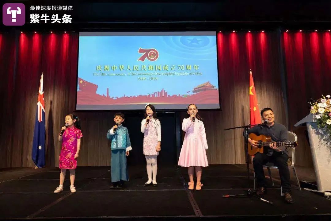 【紫牛头条】在海外教孩子唱中文古诗，他和女儿吟唱的《静夜思》让人听了落泪休闲区蓝鸢梦想 - Www.slyday.coM