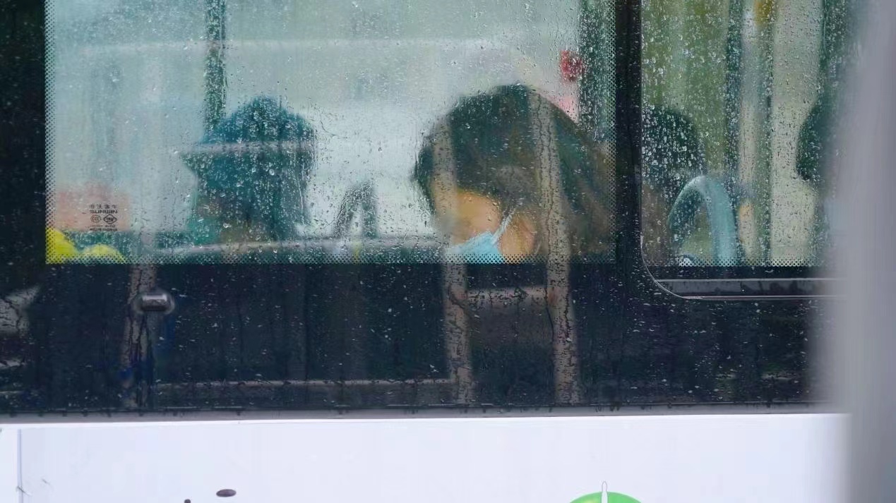 6700人！上海方舱医院今迎最大出院规模，新国博8500份雨具护航“回家路”休闲区蓝鸢梦想 - Www.slyday.coM