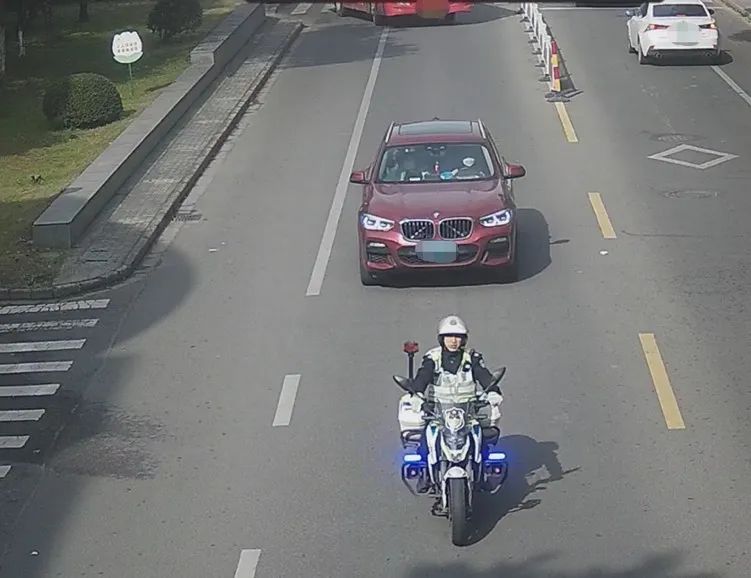 公共视频中的卡口照片