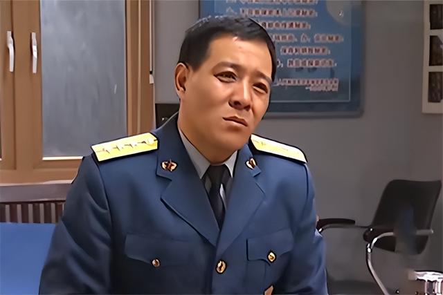 一个连队通常有多少人，连长与指导员各自是什么军衔？|部队|军官|转业|新兵|军校_新浪军事_新浪新闻