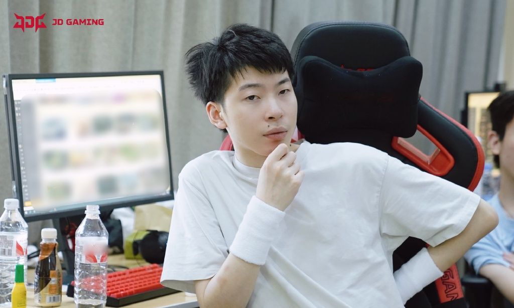 小明点名阿水，直言：我要恶心他！JGD官博沦陷了，AD差距大休闲区蓝鸢梦想 - Www.slyday.coM