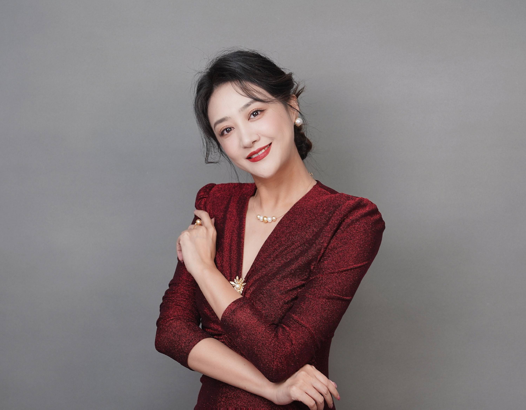 左岩获封最具价值明星主播 步履稳健践行品格__财经头条