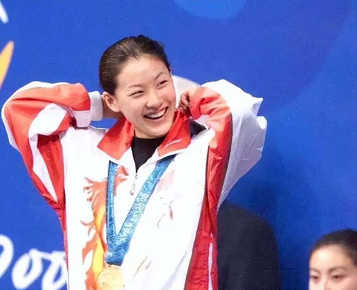"跳水女皇"伏明霞:辉煌背后有泪水,嫁豪门20年人生现状如何?