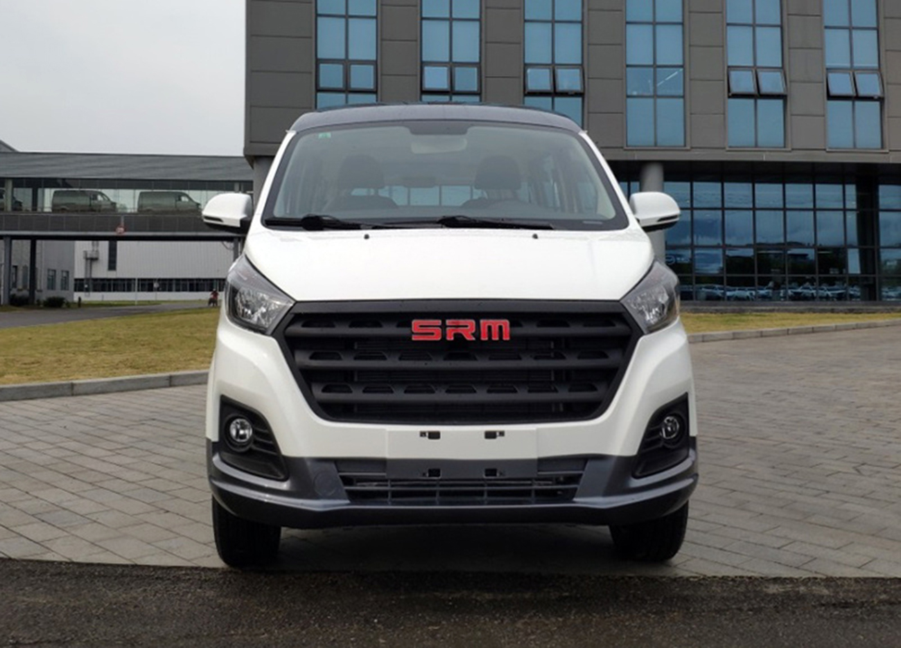 华晨鑫源新款mpv实车曝光,前置后驱,双侧滑门,5/6/7座都有-新浪汽车