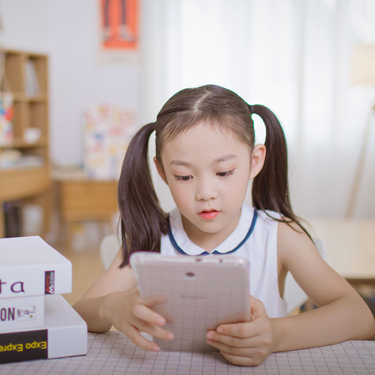 海外孩子如何学英语？这家中国企业给出了解决方案休闲区蓝鸢梦想 - Www.slyday.coM